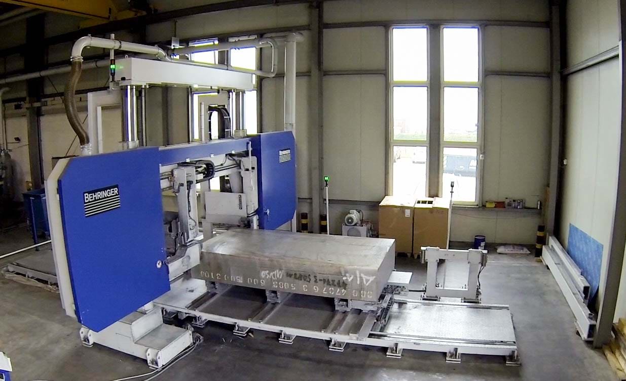 Levyn leikkauskone Coswigin toimipisteessämme Saksassa.