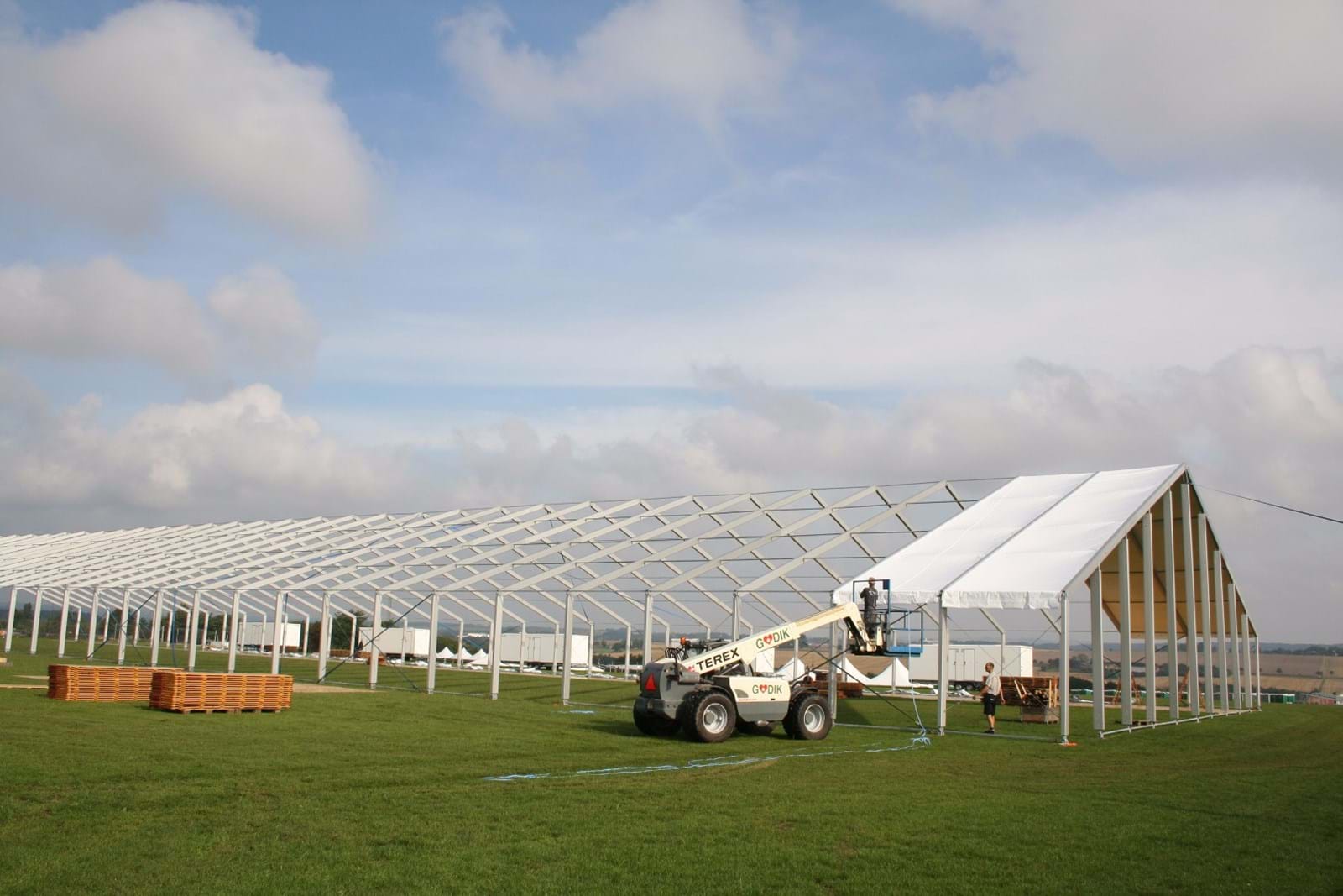 Mitoiltaan 30 x 105 metrin teltta